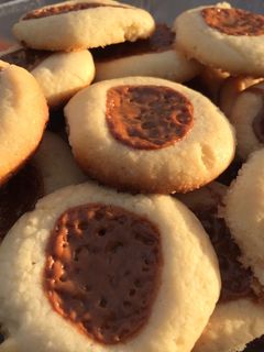 Una foto de 👩🏼‍🍳Pepas de dulce de leche 🤗