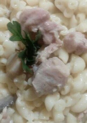 A picture of Creamy pasta.