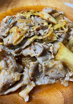 泡菜拌炒豬梅花(微波爐料理) 的食譜成品照片