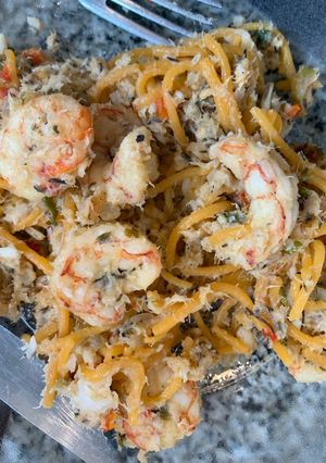 Una foto de Camarones salteado y fideos sin tacc