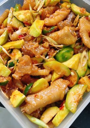 Hình của món Chân gà, gân bò sốt Thái.