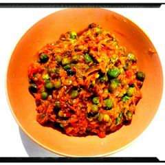 A picture of Matar aur Kacchi Haldi ki Sabzi.