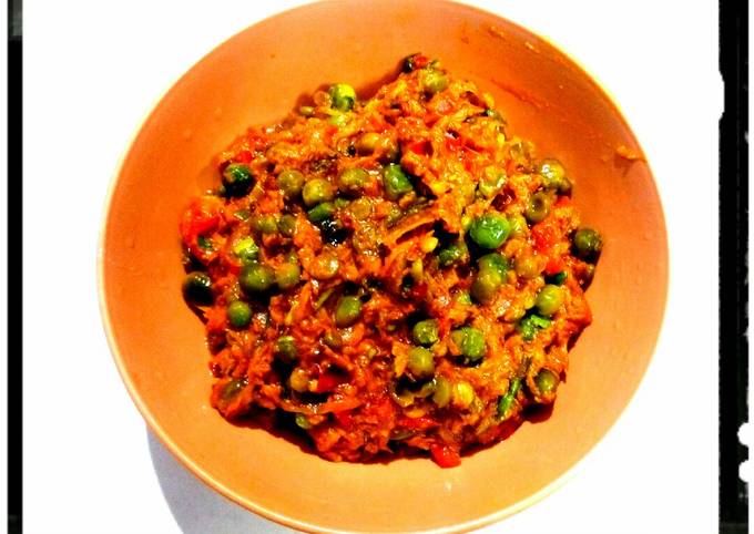 Steps to Prepare Homemade Matar aur Kacchi Haldi ki Sabzi