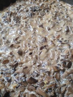 Una foto de Salsa🍄🟫de champiñones🥙cremosa🥯🧄🧅