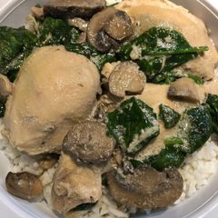 A picture of Crockpot Mushroom 🍄 Chicken 🐔 with Spinach.