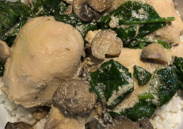 Steps to Prepare Quick Crockpot Mushroom 🍄 Chicken 🐔 with Spinach