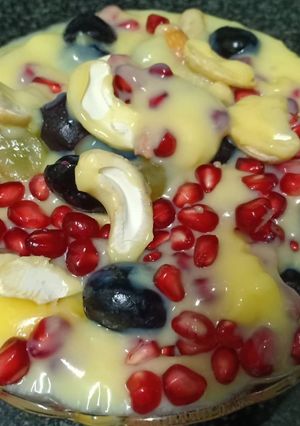 A picture of Vanilla fruit Custard.
