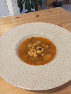 Una foto de Sopa de mariscos (con mix de congelados)