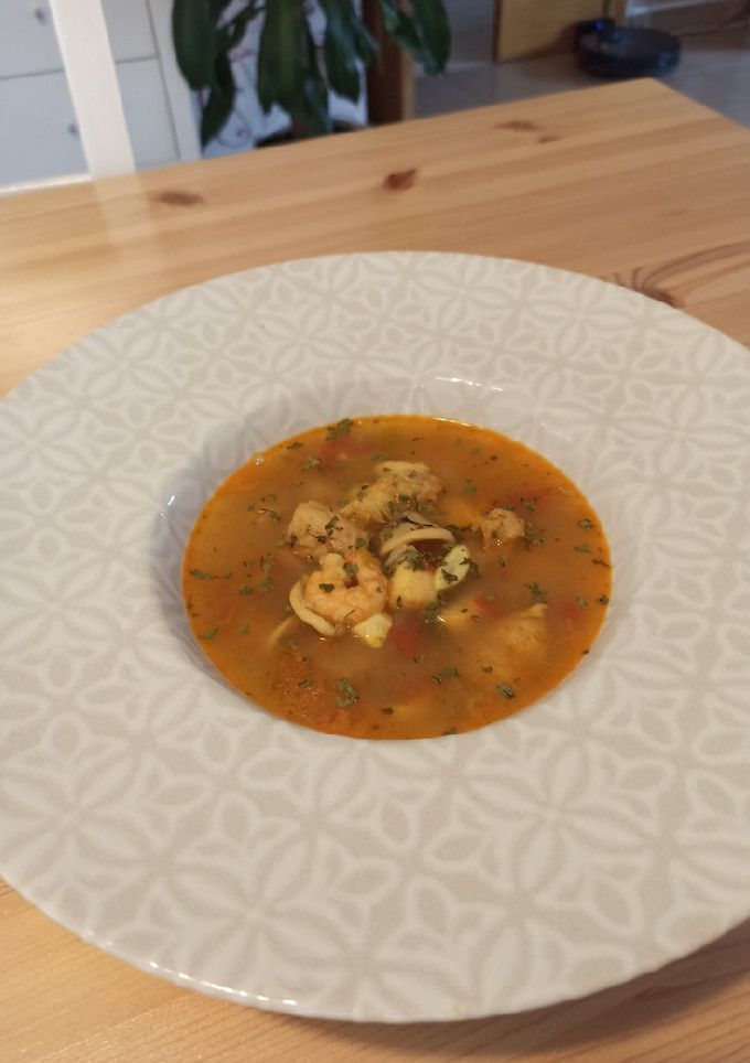 Una foto de Sopa de mariscos (con mix de congelados)