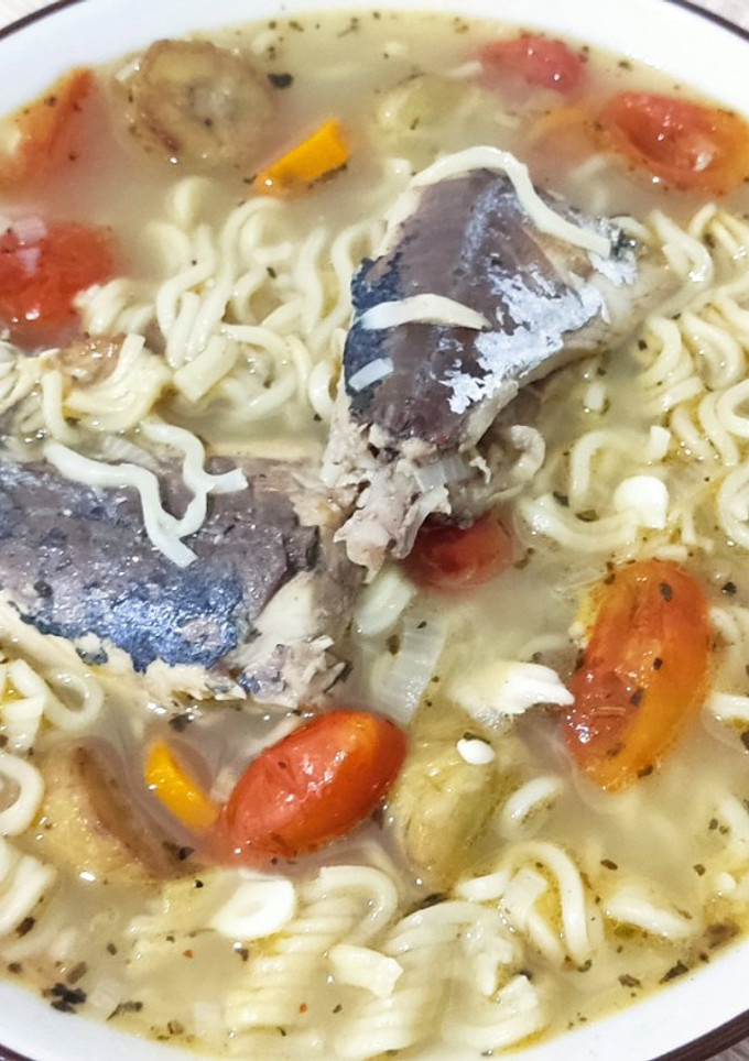 Una foto de Sopa instantánea con Jurel