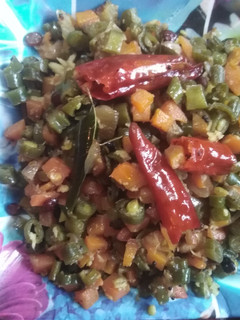 கேரட் பீன்ஸ் பொரியல் (Carrot beans poriyal recipe in tamil) செய்முறை முக்கிய புகைப்படம்