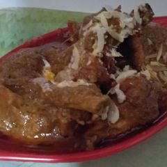 A picture of Badami chicken korma.