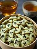 Kue minyak kacang tanah