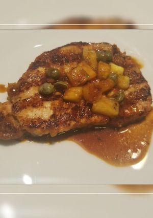 Una foto de Chuleta de cerdo con piña, miel y mostaza