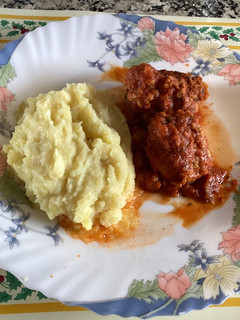Una foto de Albóndigas de cerdo con salsa de tomate
