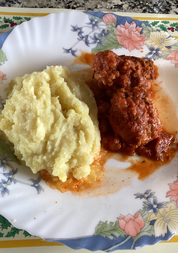 Una foto de Albóndigas de cerdo con salsa de tomate