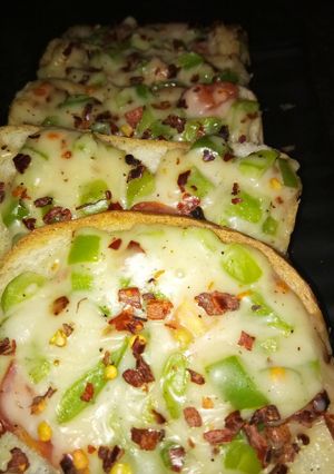 A picture of Cheese Garlic Bread.