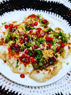 गुजिया दही बड़ा (gujiya dahi vada recipe in Hindi) रेसिपी मुख्य फोटो
