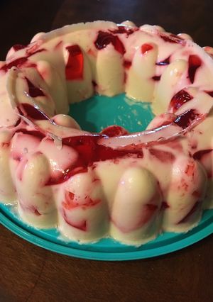 Una foto de Gelatina de tres leches y fresa 🍓