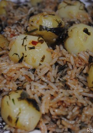 A picture of Herbed rice with potatoes.