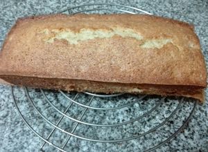 Una foto de Budín de champagne y duraznos en almíbar