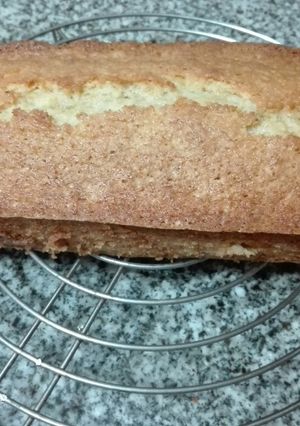 Una foto de Budín de champagne y duraznos en almíbar