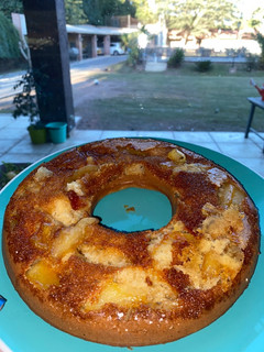 Una foto de Torta invertida de manzana