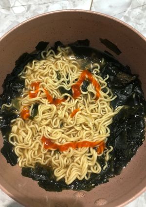 Hình của món Udon rong biển feat happy face 😅😂🤣 ~.