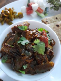 રીંગણ અને પર્પલ મોગરી નું શાક (Ringan Purple Mogri Shak Recipe In Gujarati) રેસીપી મુખ્ય ફોટો