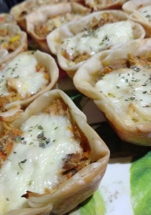 Una foto de Canastitas de pollo y queso (con carcaza de pollo)