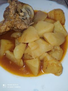 Una foto de Patatas con espinazo