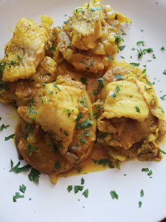 Una foto de Patatas a la importancia con Gallo San Pedro