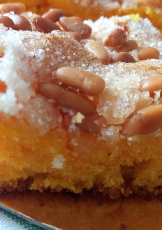Una foto de Bizcocho de calabaza y piñones