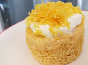 Una foto de Mug Cake de Limón con Harina de coco/ Low carb/Método Grez/ Keto