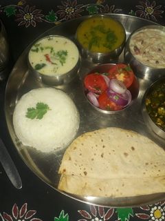 भोजन थाली (Bhojan thali recipe in hindi) रेसिपी मुख्य फोटो