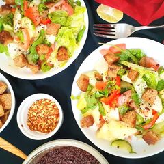 A picture of Tangy Sumac Fattoush.