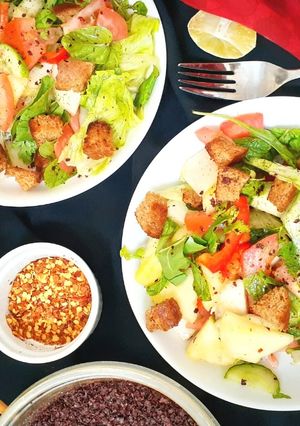 A picture of Tangy Sumac Fattoush.