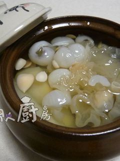 鮮龍眼雪耳燉梨 - 清心潤肺 的食譜成品照片