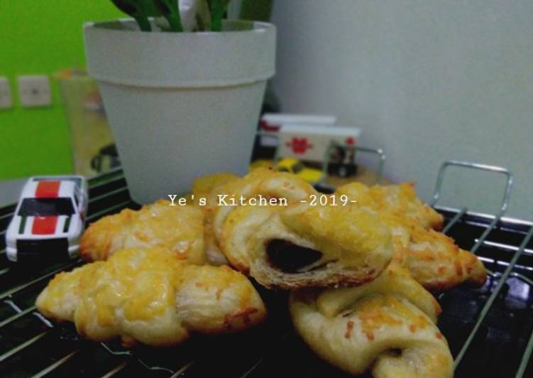 13. Mini Choco Cheese Croissant