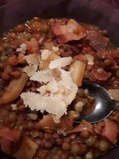 Una foto de Lentejas con papas