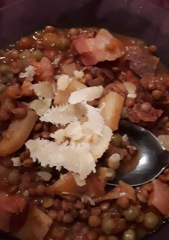 Una foto de Lentejas con papas