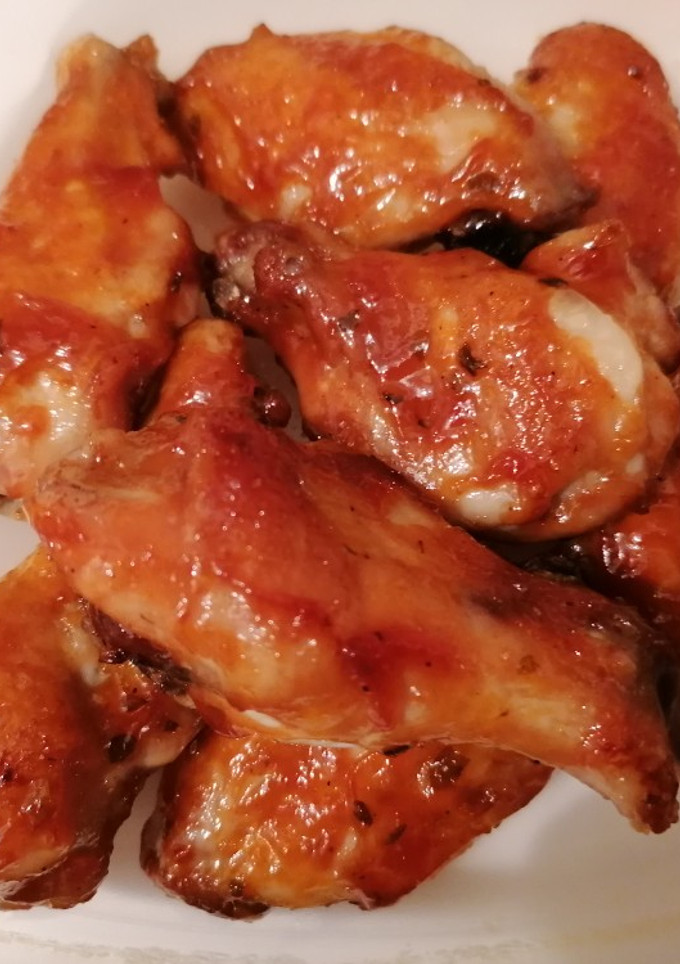 Una foto de Alitas de pollo con barbacoa al horno