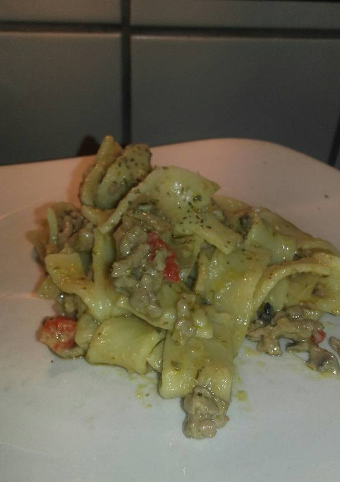 Una foto de Pasta con salsa de soja y más
