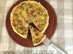 Una foto de Tarta de coles y queso azul con nueces