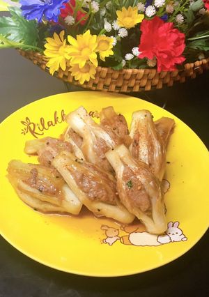 Hình của món Thịt nhồi hành Tây áp chảo.