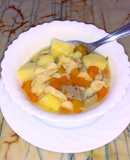 Sopa de fideos y carne