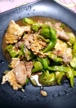 รูปของ ผัดไข่ดอกชมจันทร์ในฟาร์มหมู😋