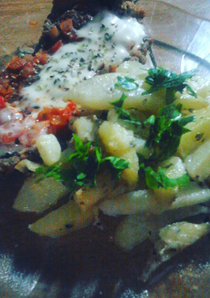 Una foto de Milanesa a la napolitana con papas saborizadas ☺