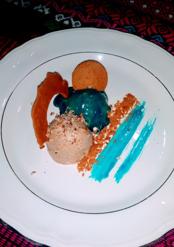 Una foto de Mousse de chocolate con masa tulipán y glaseado espejo