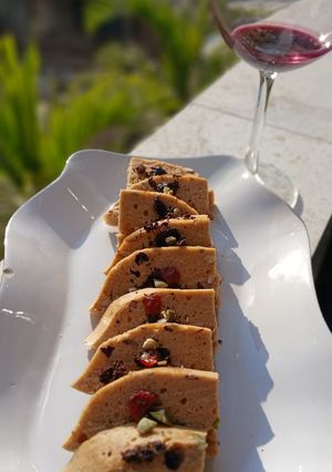 A picture of Red Wine Cake.